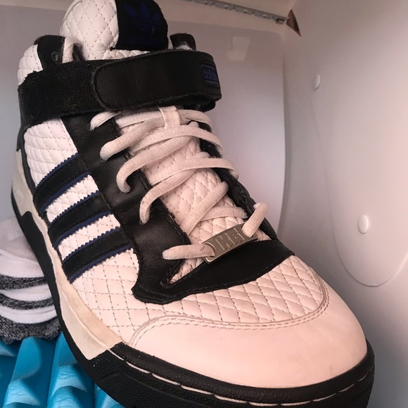 Adidas KG Basketball 🏀 Shoes size 9